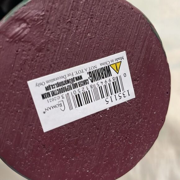 Handsome Red Resin Nutcrackers with presents Christmas Dec New - Picture 2 of 4